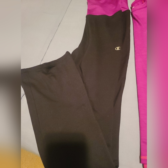 Champion work out pant and top. - Picture 3 of 3